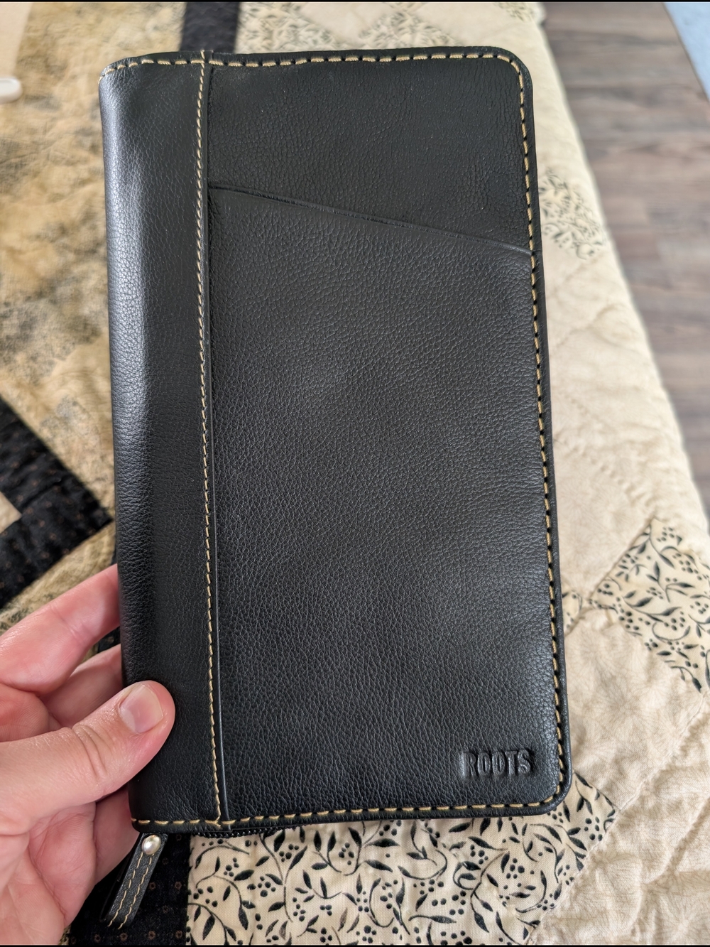Roots Black Leather Zip Folio with Contrast Stitching